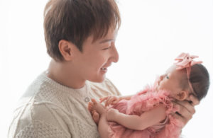 Alex Fong Celebrates Fatherhood with Heartwarming Family Debut at Grand Finale Concert