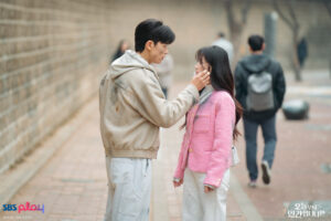 Kim Hye Yoon Experiences Butterflies For The First Time Thanks To Lomon’s Gentle Gesture In “No Tail To Tell”