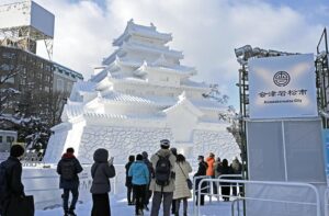 ‘Star Wars,’ castle sculptures on display at Sapporo Snow Festival