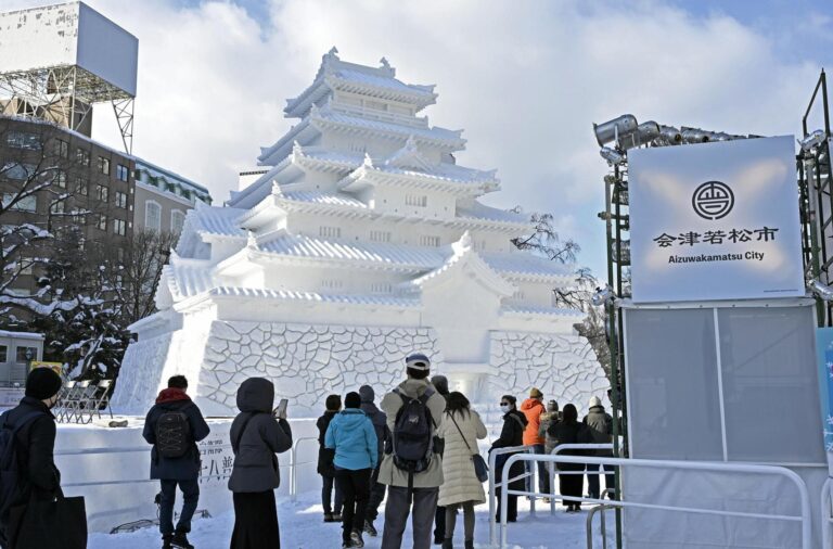 ‘Star Wars,’ castle sculptures on display at Sapporo Snow Festival
