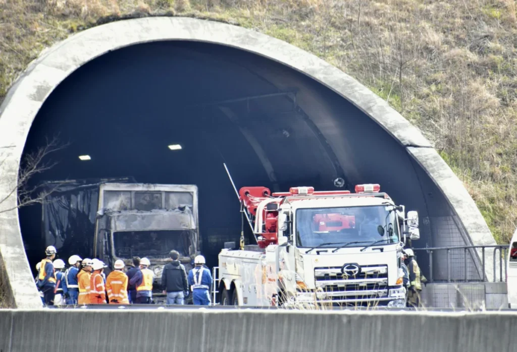 6 die in multivehicle accident inside tunnel in Mie; truck driver arrested