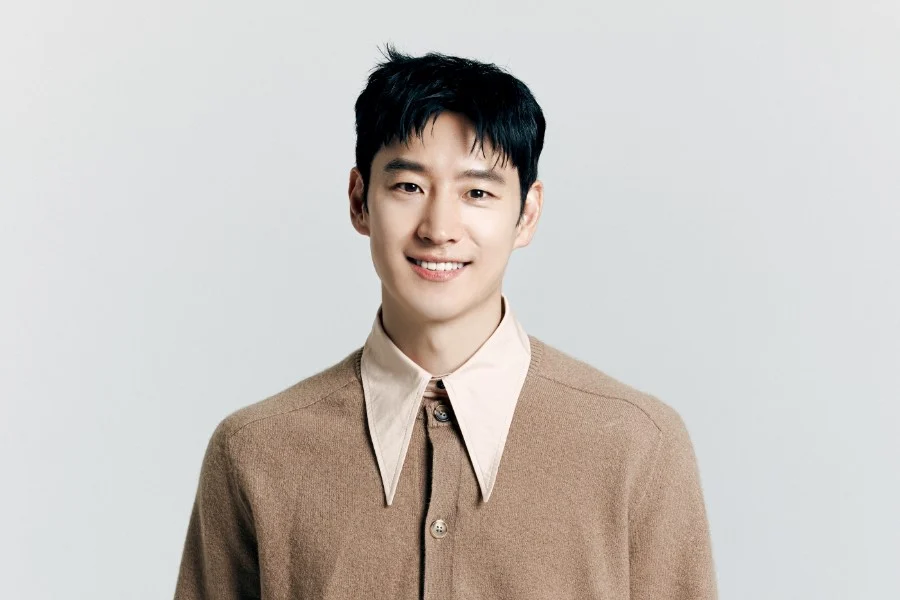 Beyond the Limelight: Lee Je Hoon’s Profound Philanthropic Commitment Illuminates Hope for Cancer and Underprivileged Patients