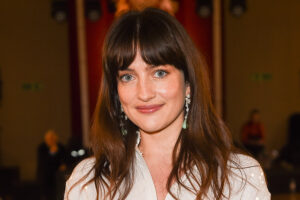 From Acclaimed Actress to Auteur: India Mullen’s ‘Lia & Ro’ Dives Deep into Sisterhood, Recovery, and the Unsettling Thirties.