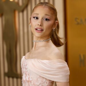 From Signature Ponytails to Natural Curls: Inside Ariana Grande’s Authentic Beauty Journey and Style Transformation