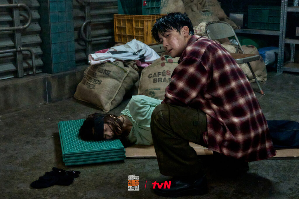 Ha Jung Woo Agrees To Help Fake-Kidnap Krystal In “Mad Concrete Dreams”