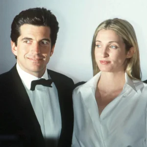 The Haunting Legacy of JFK Jr. and Carolyn Bessette: Inside the Final Days and Hidden Turmoil of America’s Most Glamorous Couple