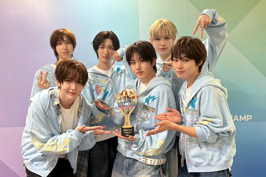 Watch: KickFlip Takes 1st Win For “Eye-Poppin’” On “Show Champion”; Performances By RESCENEE, hrtz.wav, And More